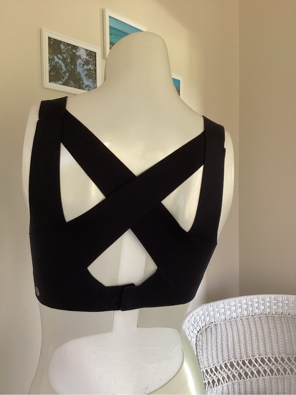 Lululemon Athletica Sports Bra. See photo for flaw.🌹 - Picture 4 of 11